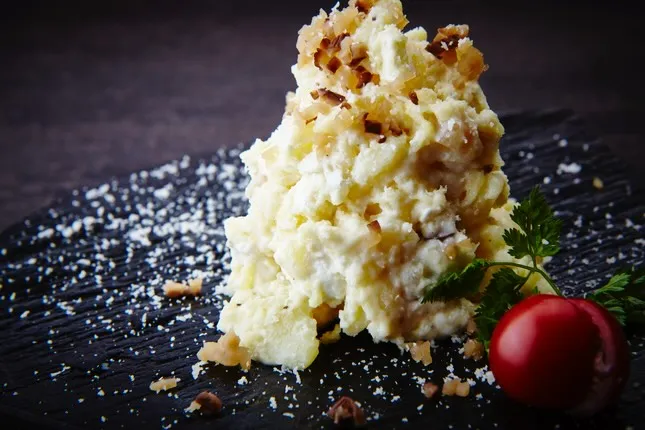 饂飩とお酒　金爾　いぶりがっこのポテトサラダ