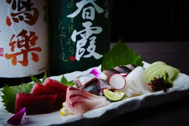 饂飩とお酒　金爾　刺し身と日本酒