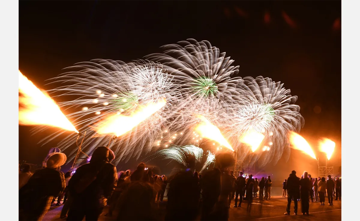 和歌山マリーナシティの夏はイベント目白押し！大迫力の花火イベント、魚介のグルメフェア、FM802の公開生放送開催！