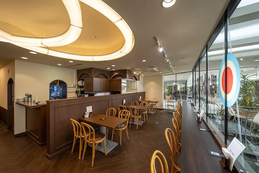 阪急三番街　喫茶トリコロール　内観