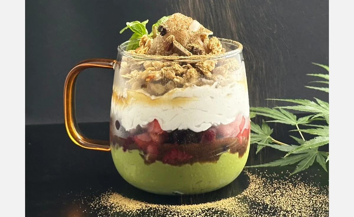 京都「cafe & bar oku」で夏限定スイーツ『フローズンほうじ茶パフェ』販売中