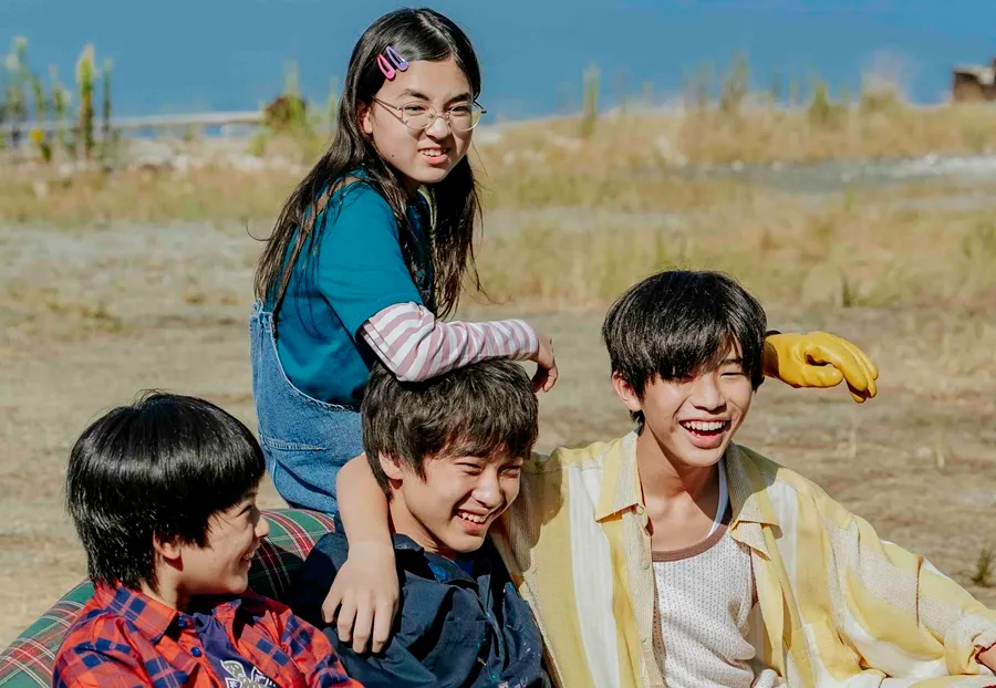 映画海辺へ行く道の場面写真