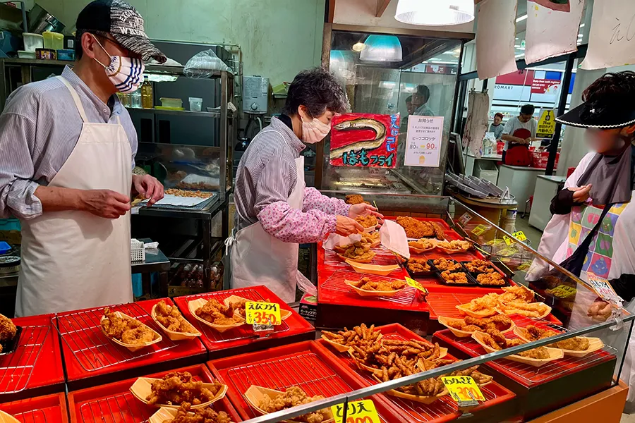 天満市場の揚げ物店