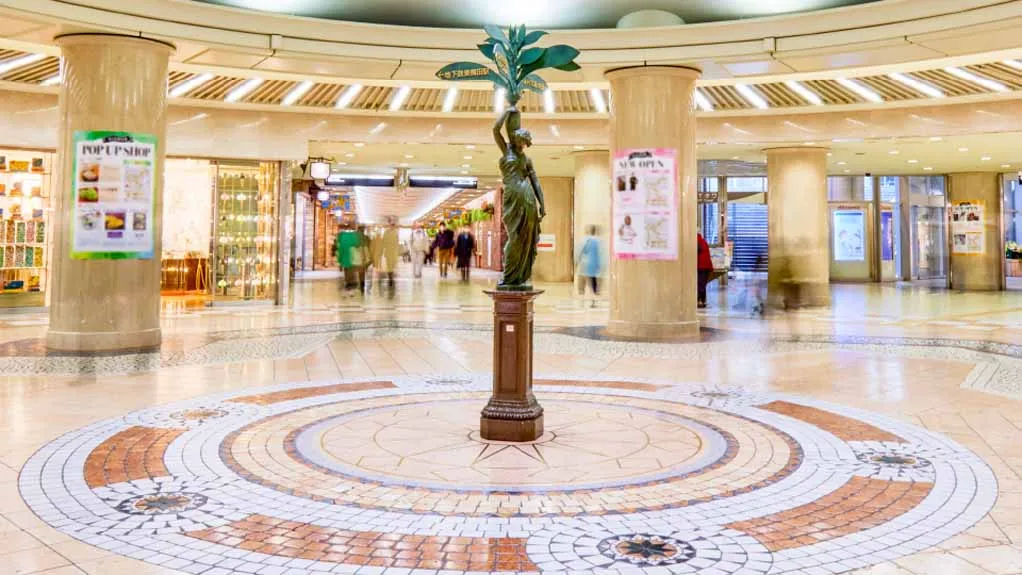 ディアモール大阪の内観