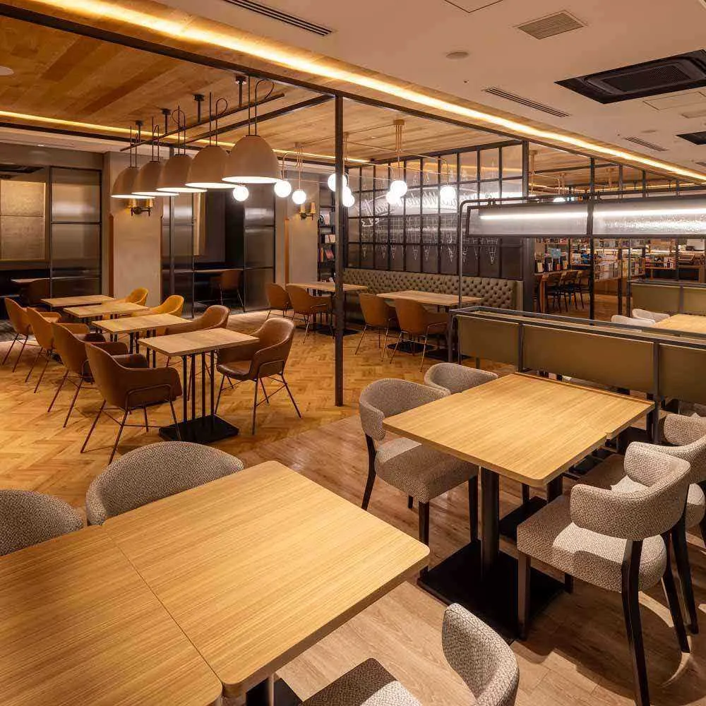 SARASCAFEBRASSERIE　内観