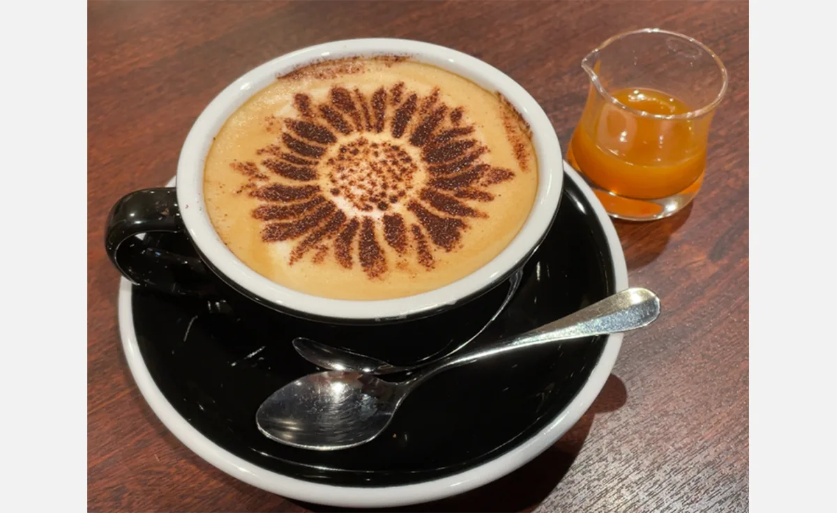 大丸神戸店「カフェラ」で、ゴッホモチーフのドリンクメニューが期間限定で登場
