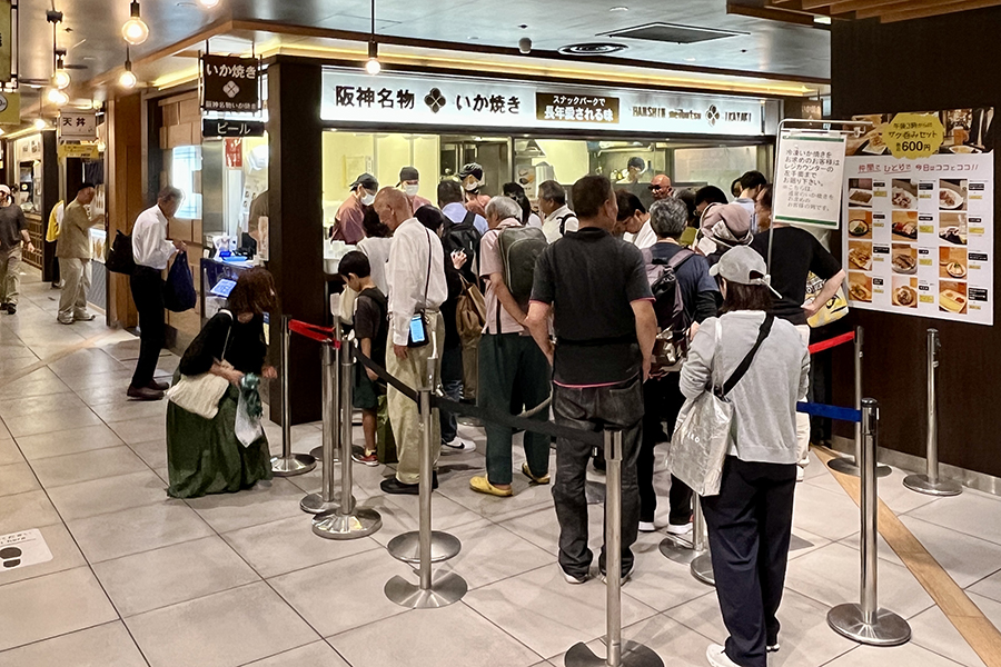 阪神のいか焼きが、1枚10円で始まった理由。唯一無二の大阪の「粉もん」！