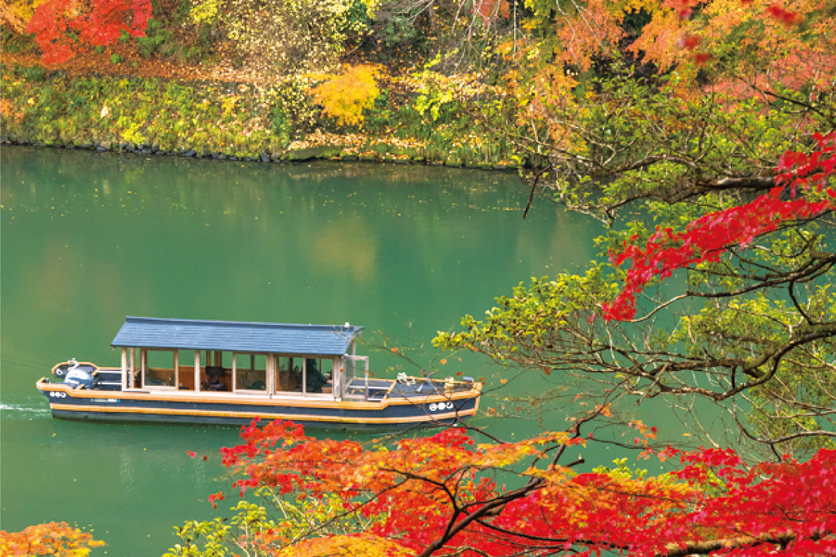 美しい“逆さ紅葉”の絶景。紅葉リフレクション【TOKK2025年11月号