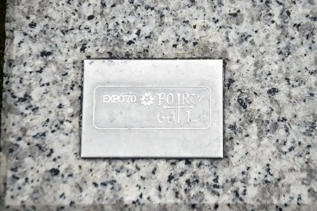 万博記念公園のパビリオン跡プレート