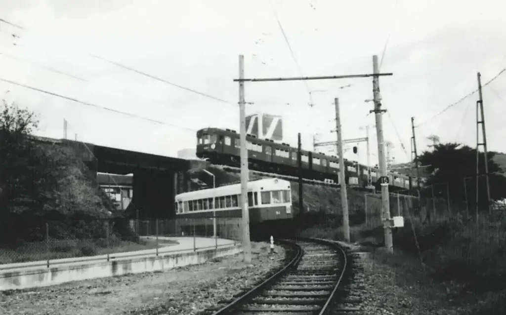 川西能勢口駅の急カーブ　昔の写真