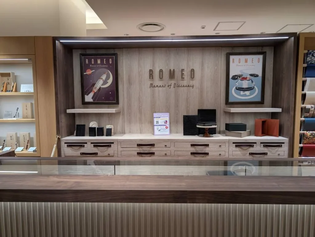 伊東屋にあるブランド「ROMEO」のカウンター