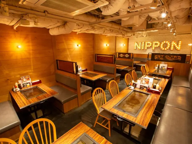 粉もん太郎大阪梅田店の内観