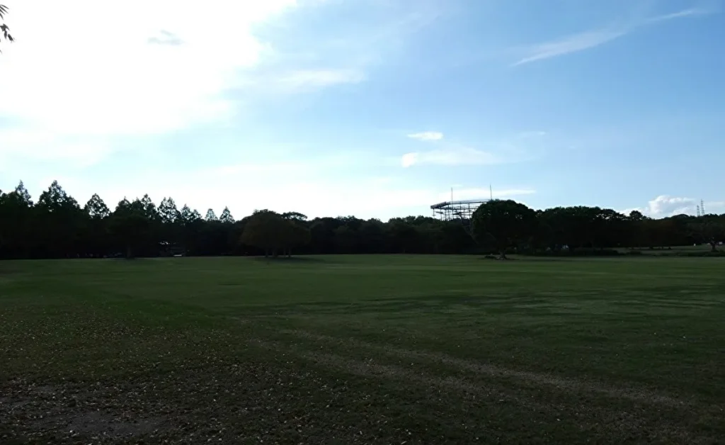 万博記念公園　もみじ川広場