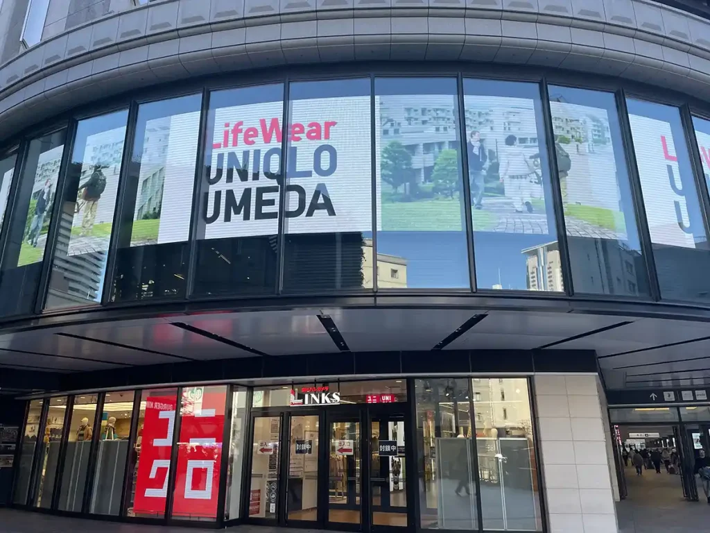 ユニクロウメダ外観