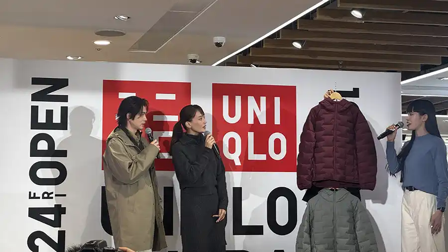 ユニクロウメダパフテックパーカー限定色