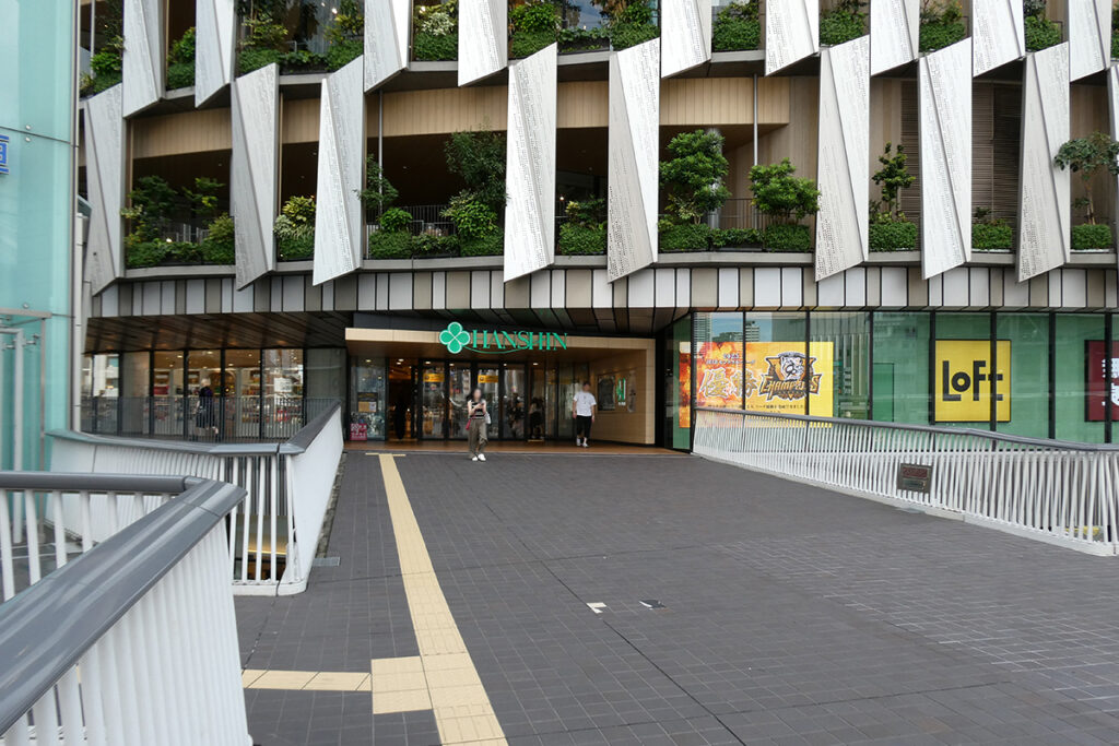 ペデストリアンデッキ