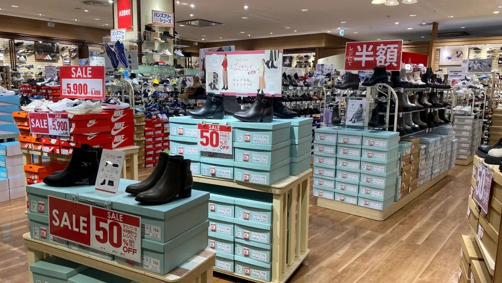 イオンモール京都桂川内 ASBeeイオンモール京都桂川3階 ASBeeでブーツ全品半額セール！11月30日まで開催中です。