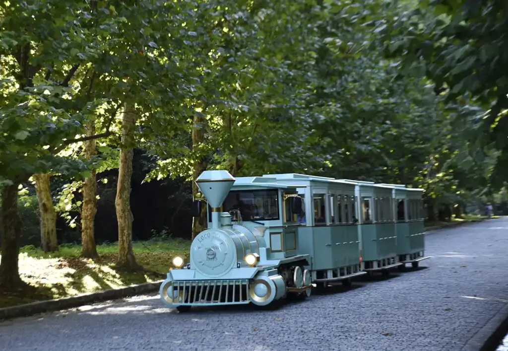 万博記念公園　森のトレイン