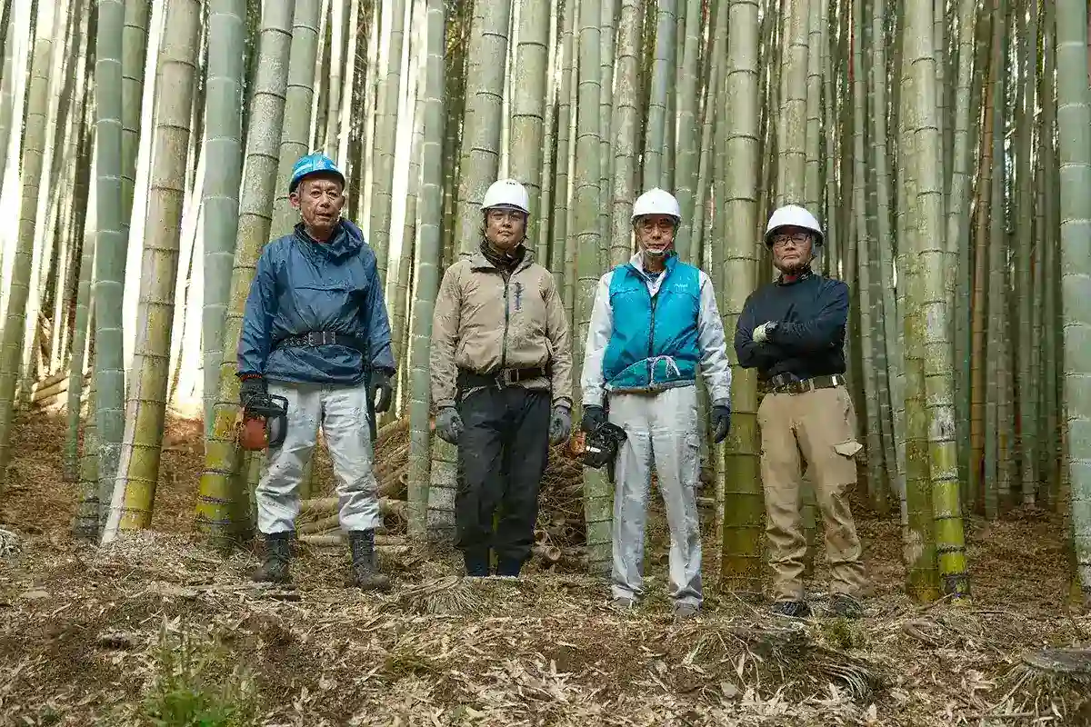 京都の観光名所を影で支える、竹林スペシャリストの早朝活動を潜入レポート