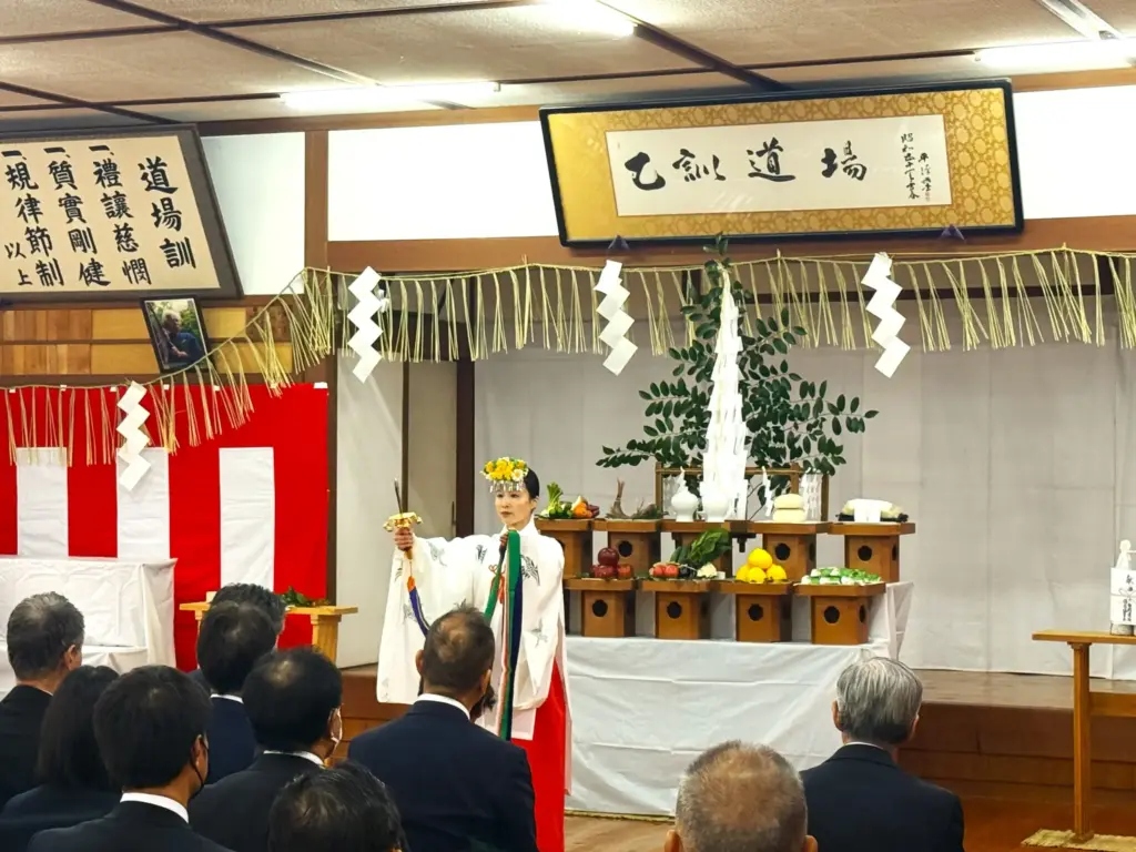 大極殿祭の神楽