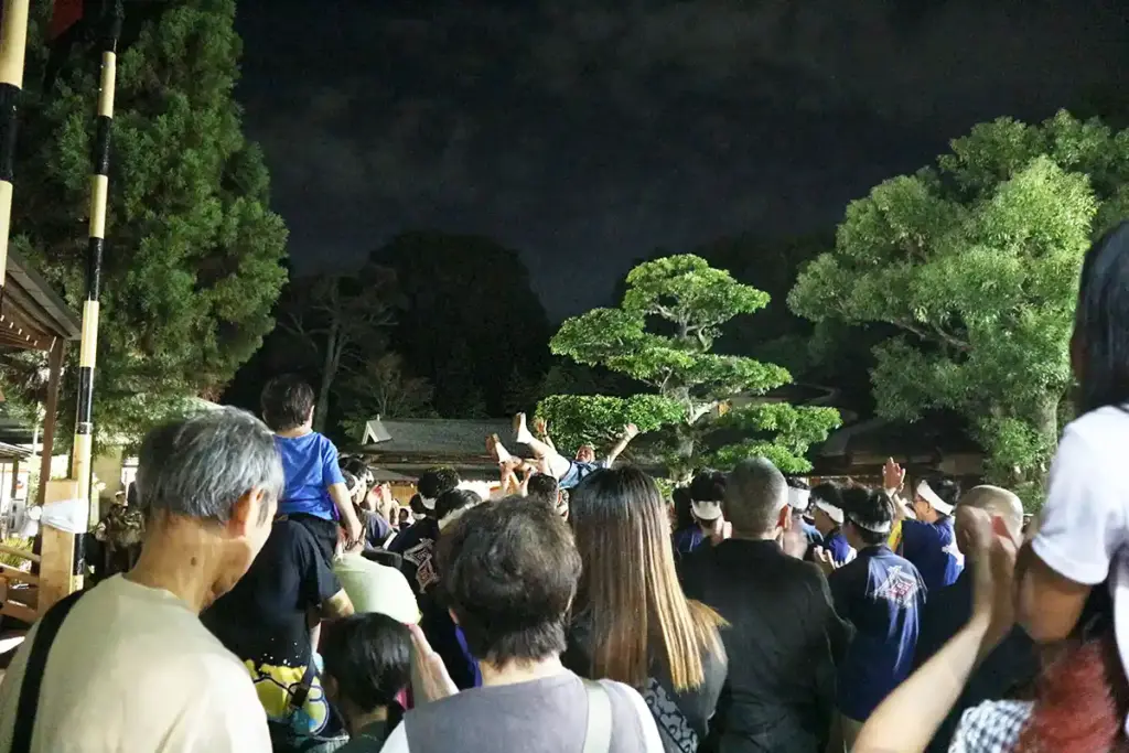 伊射奈岐神社　胴上げ