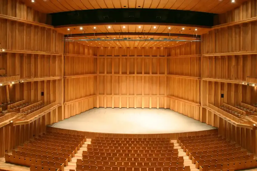 写真で見る関西のいま、むかし　第2回　西宮北口駅　KOBELCO　大ホール