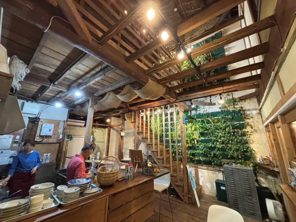 ワールド食堂＆バル　店内