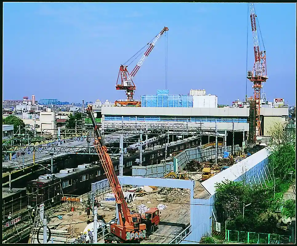 写真で見る関西のいま、むかし　第2回　西宮北口駅　高架　工事中