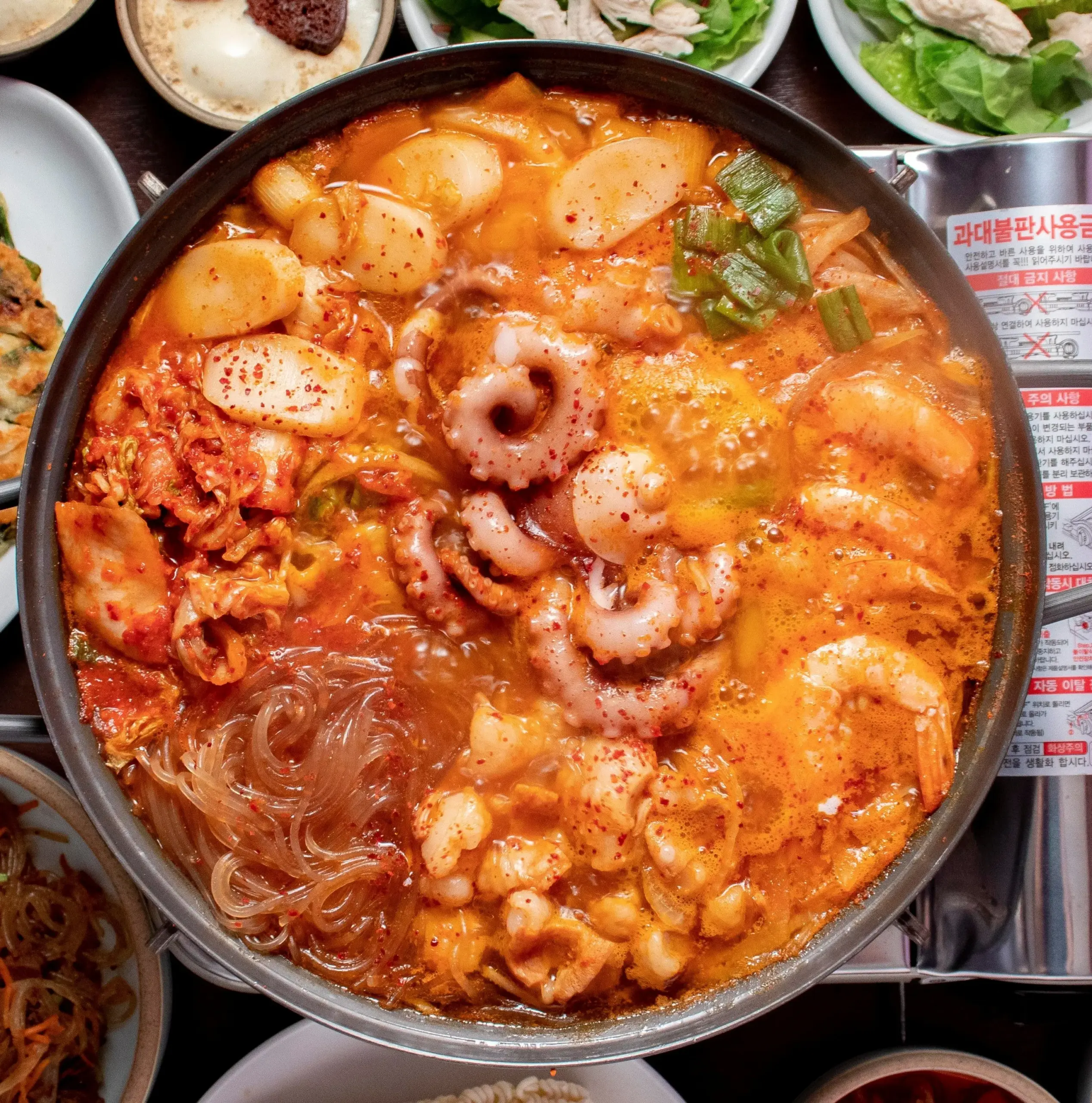 江坂の韓国料理は本格派。サムギョプサルからタッカンマリ、カンケジャンまで5選