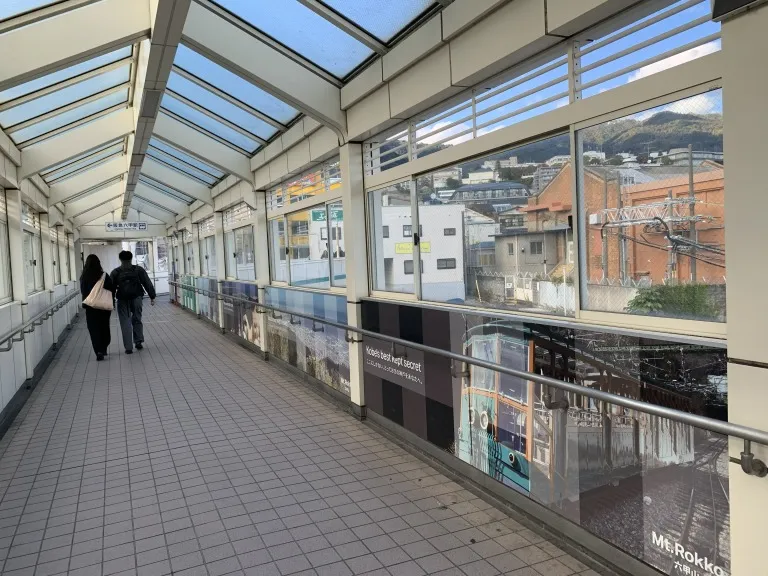 阪急六甲歩道橋　通路