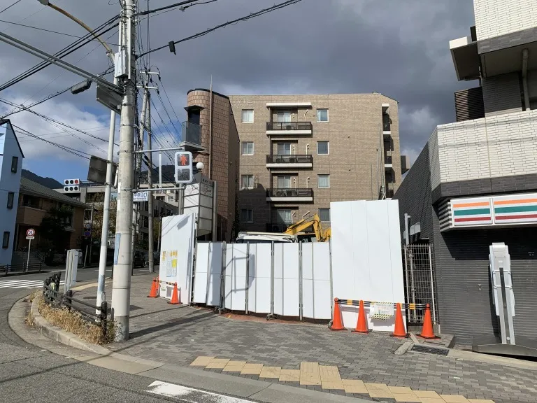 阪急六甲付近　取り壊し中２