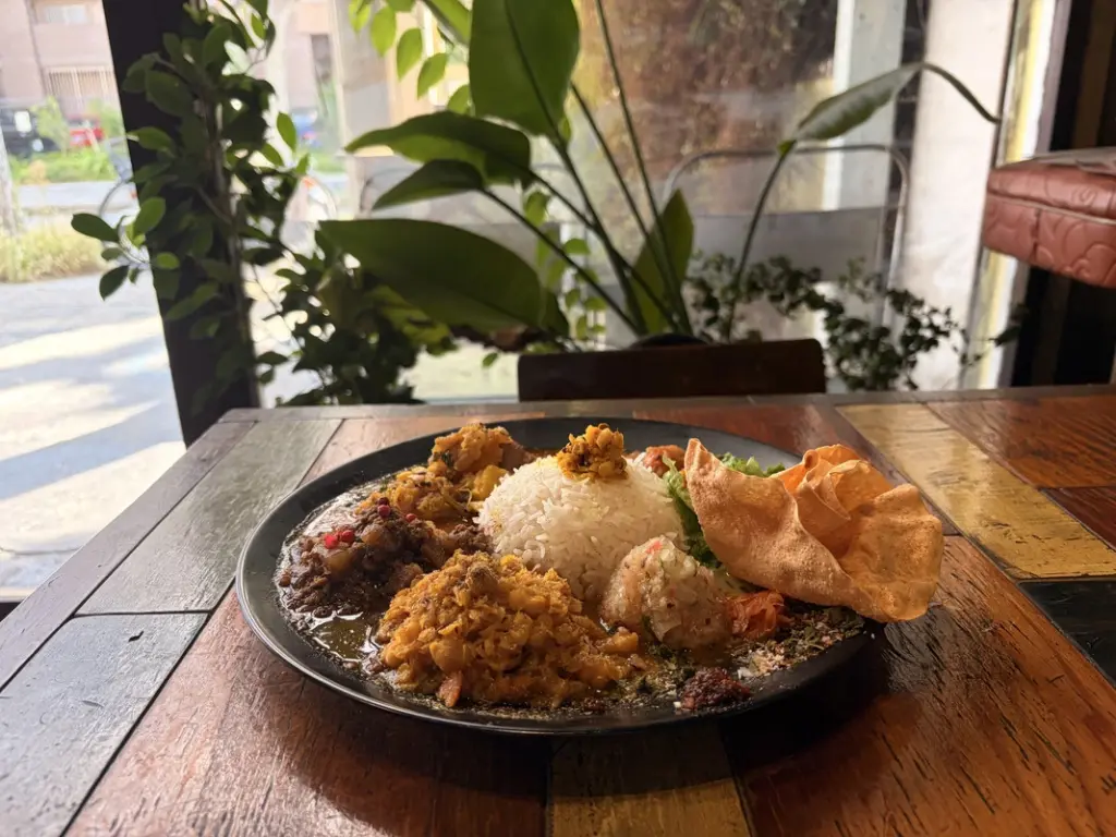 ROGSPA Spicecurry&BAR 883のカレー