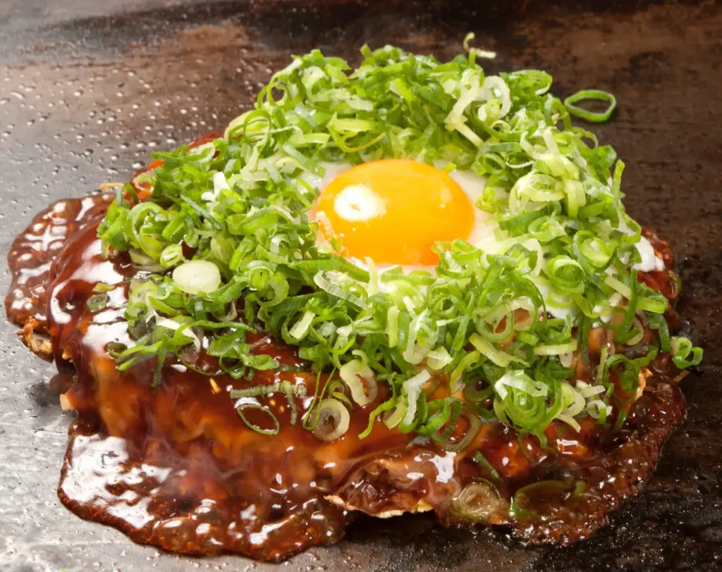 鶴橋風月 江坂店　牛すじねぎ月見玉