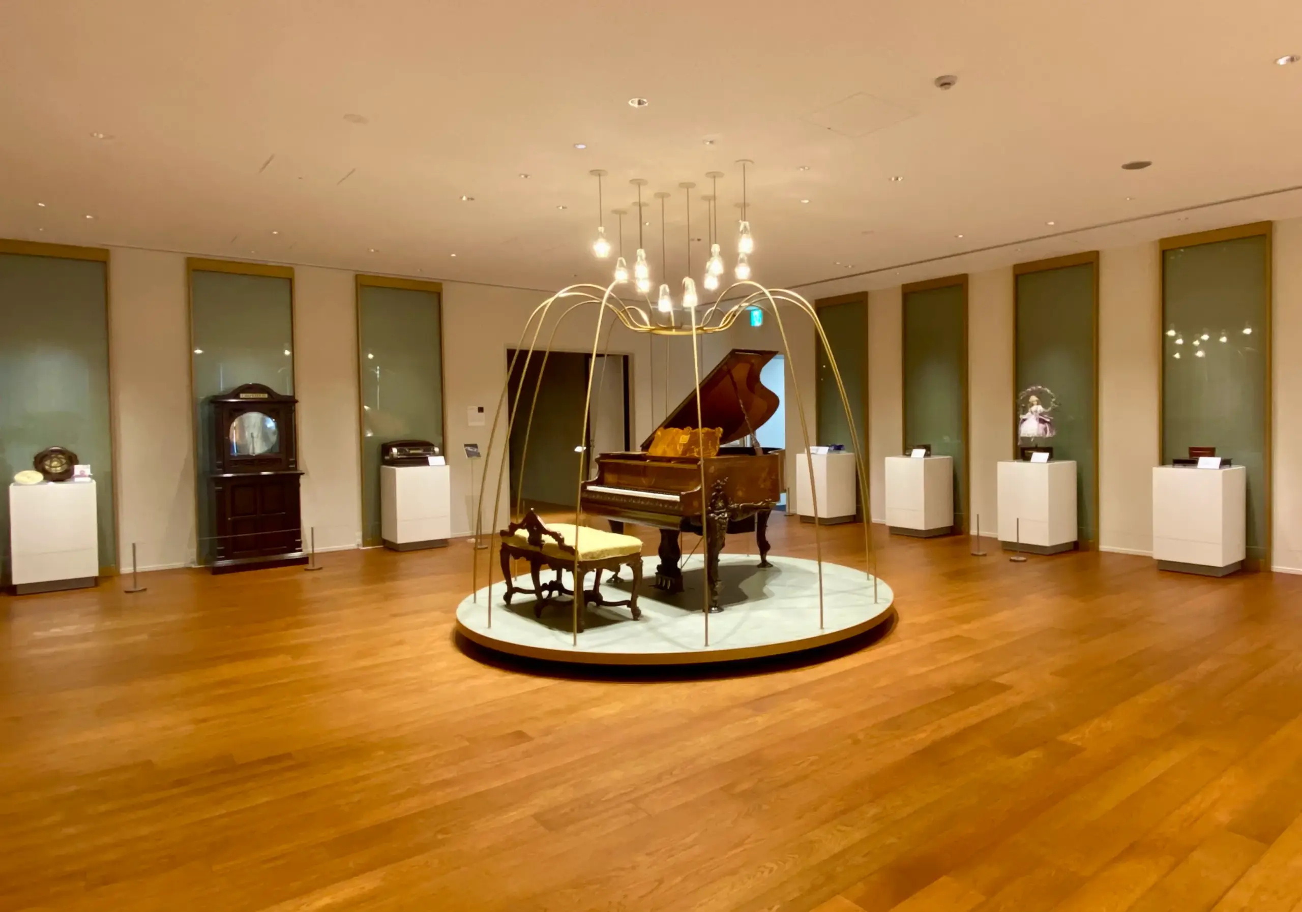 永守コレクションギャラリー（向日市）では「冬の音楽祭2025」開催中！“ワルツ王”と時代を超えるオルゴールの響き