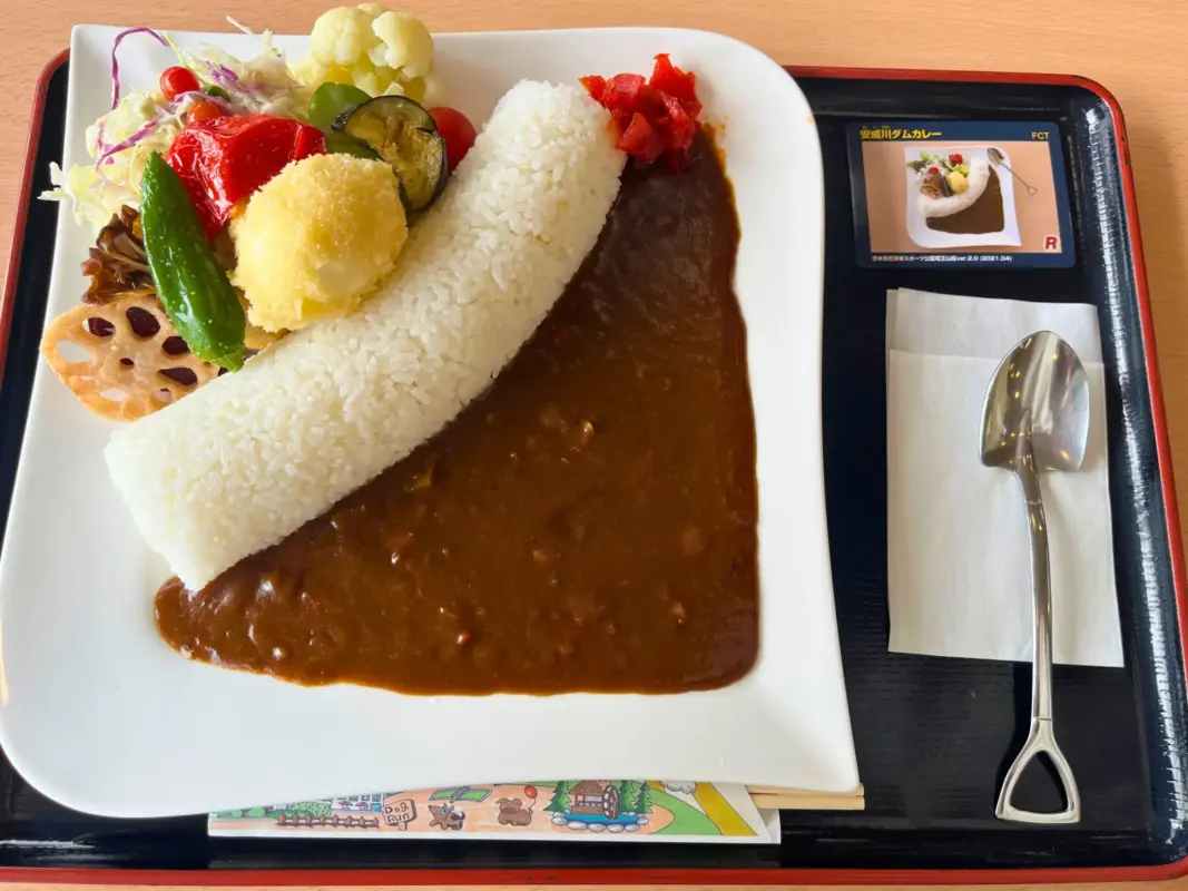 茨木・忍頂寺スポーツ公園のレストランで食べる安威川ダムカレー
