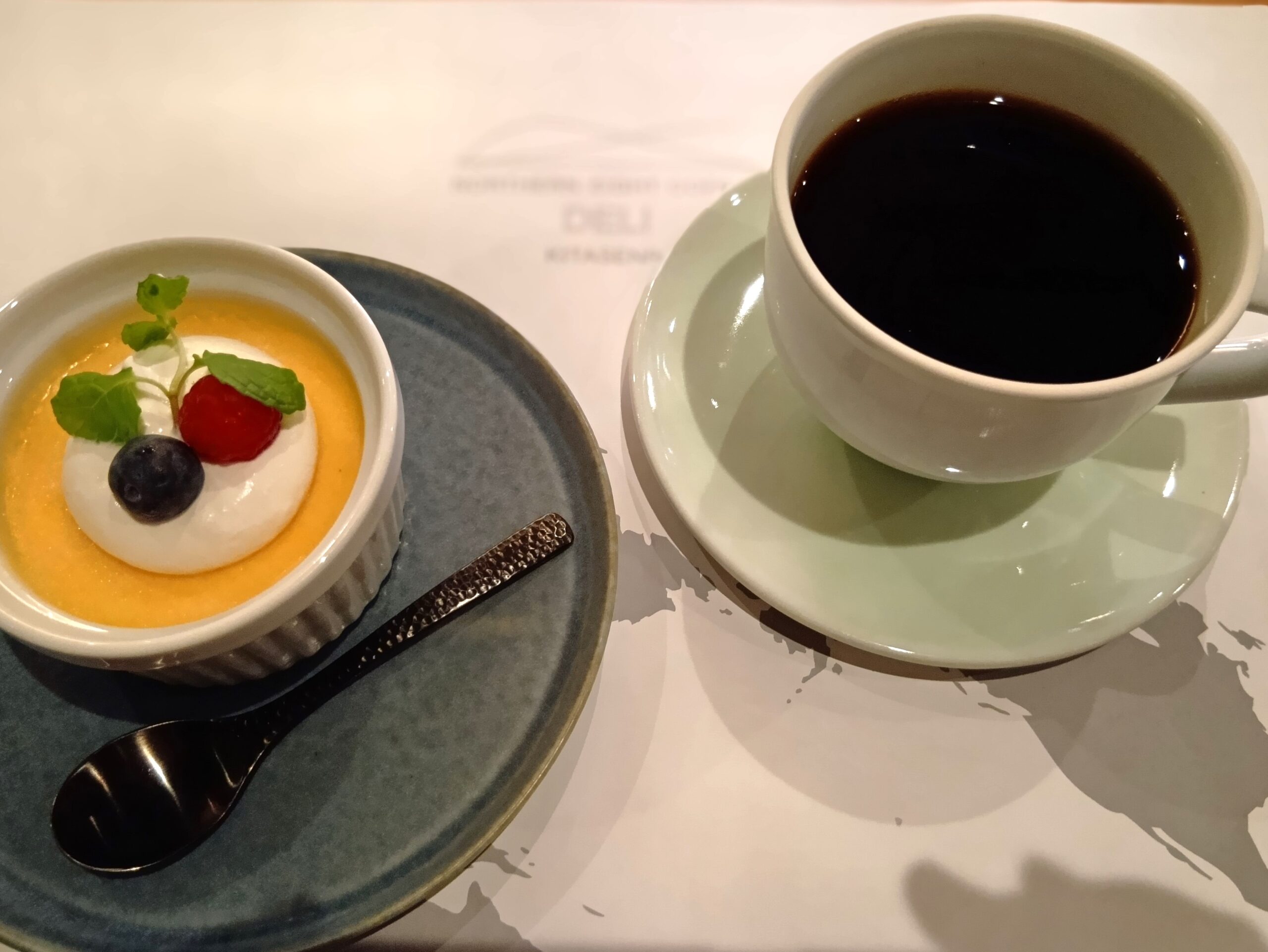 ノーザンエイトコーヒーのプリンとコーヒー