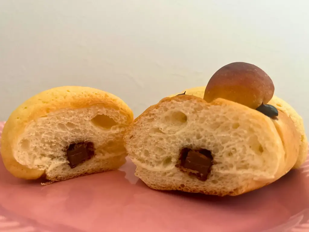 りくろーおじさんの店彩都の森店のサンタさんのパンの中身