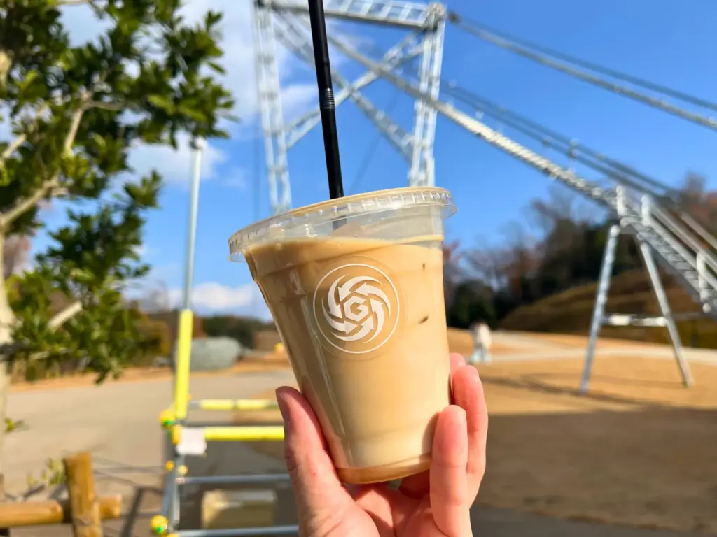 GRAVITATE OSAKAの420 STOREのカフェラテ