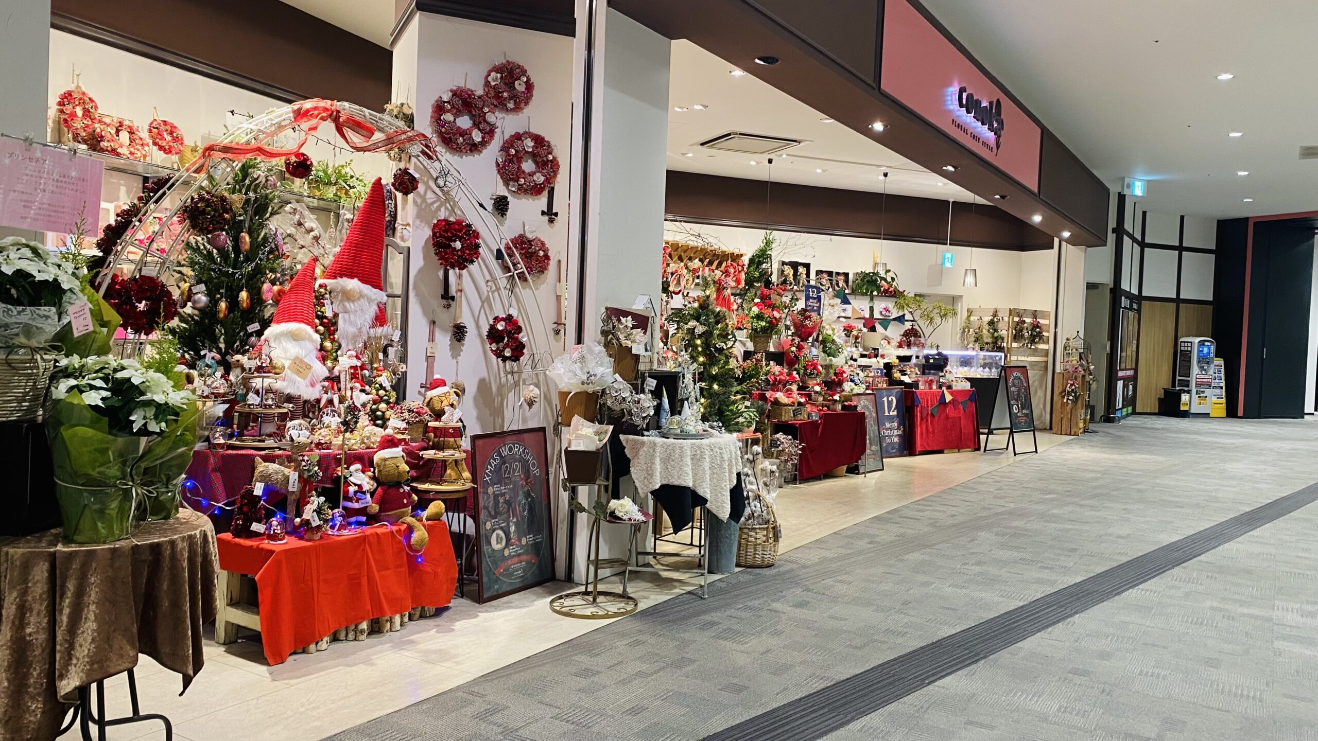お花屋さん・コノカ　イオンモール京都桂川の“リース”の飾り！華やかなクリスマス♪