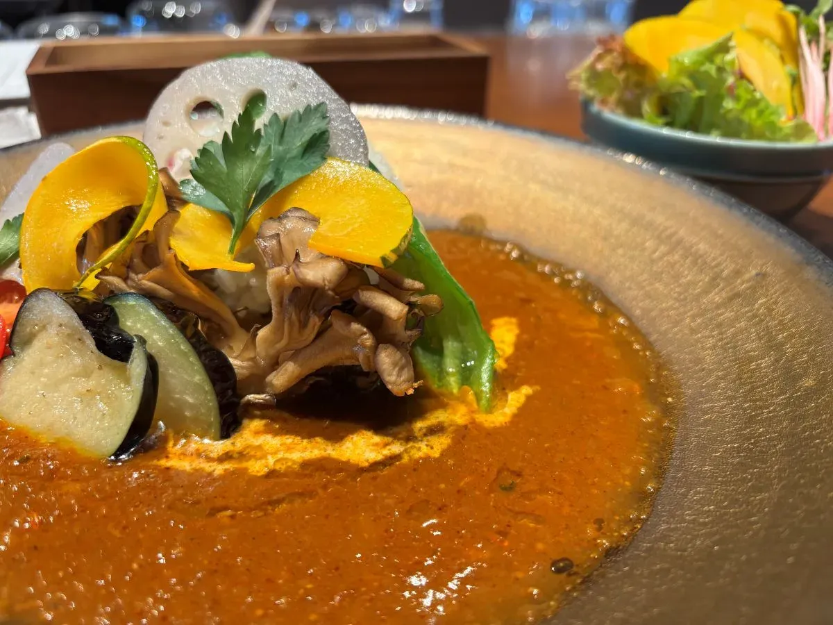 箕面市粟生間谷｜古民家改装のカフェレストラン「十八代 笹川」で香り引き立つスパイスカレーを堪能