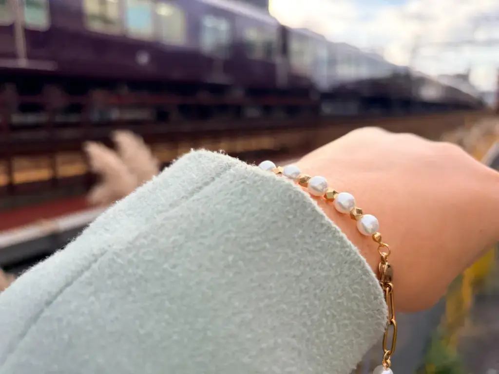 ブレスレットと阪急電車