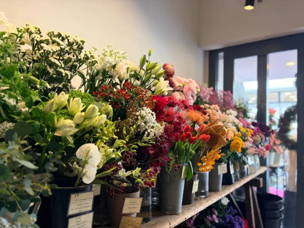 「プラム」の生花の棚