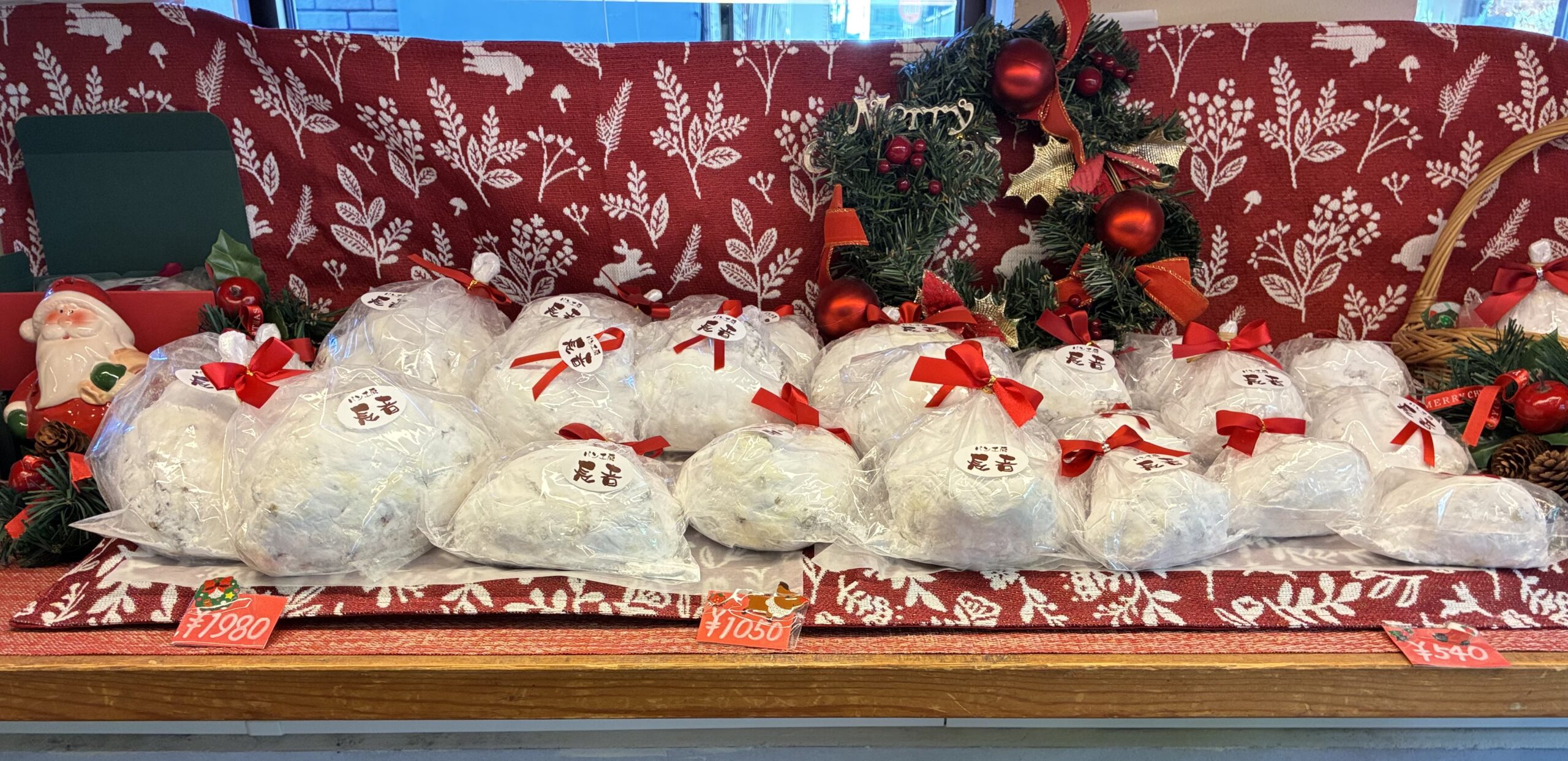 【宝塚・小林】初心者がトライしやすい「パン工房長者」のシュトーレン。お手頃価格で大中小。