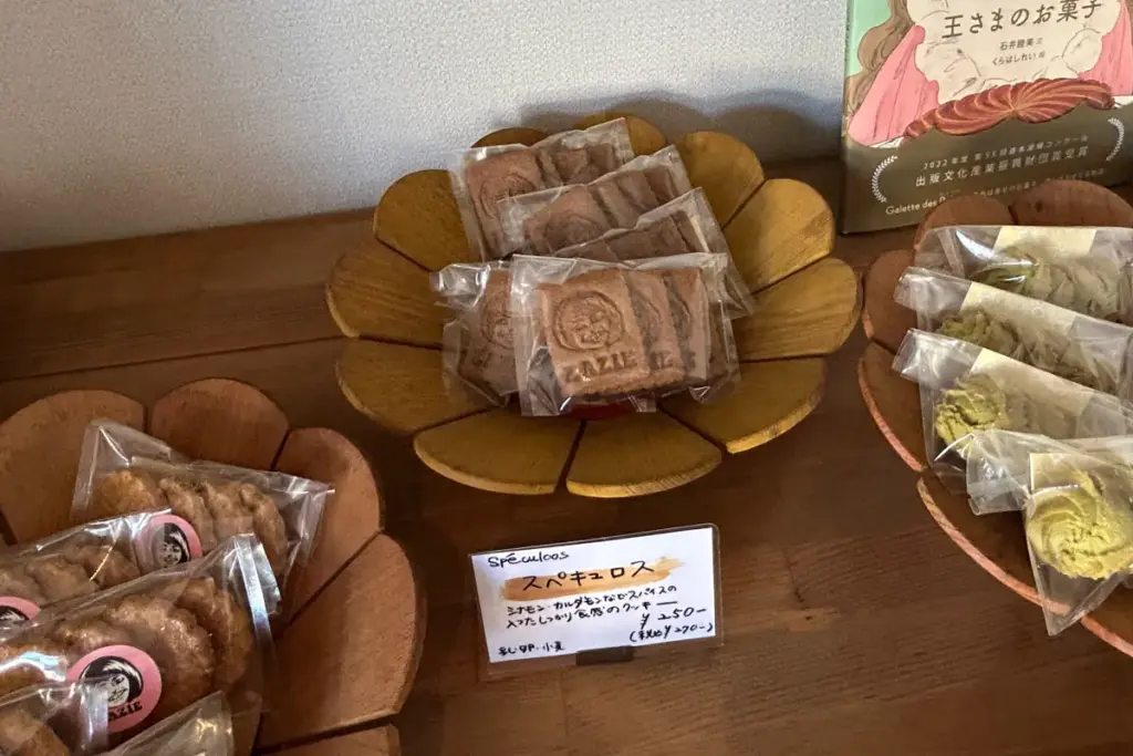 おやつ屋 ZAZIE 棚