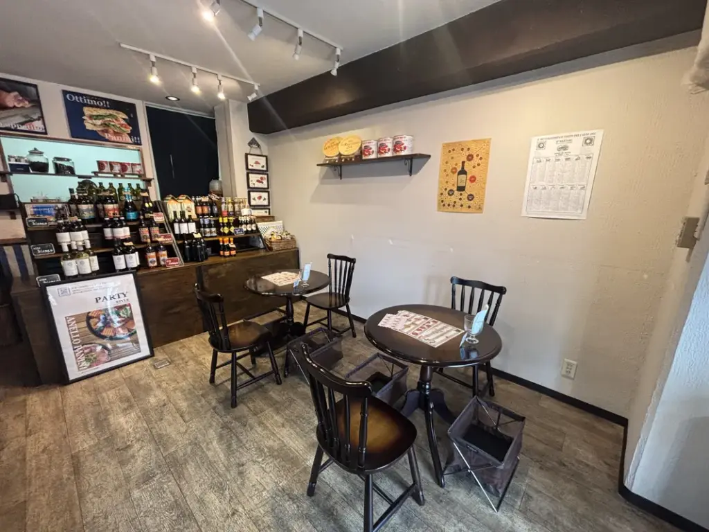 「Anello Panini KOBE」のイートインスペース