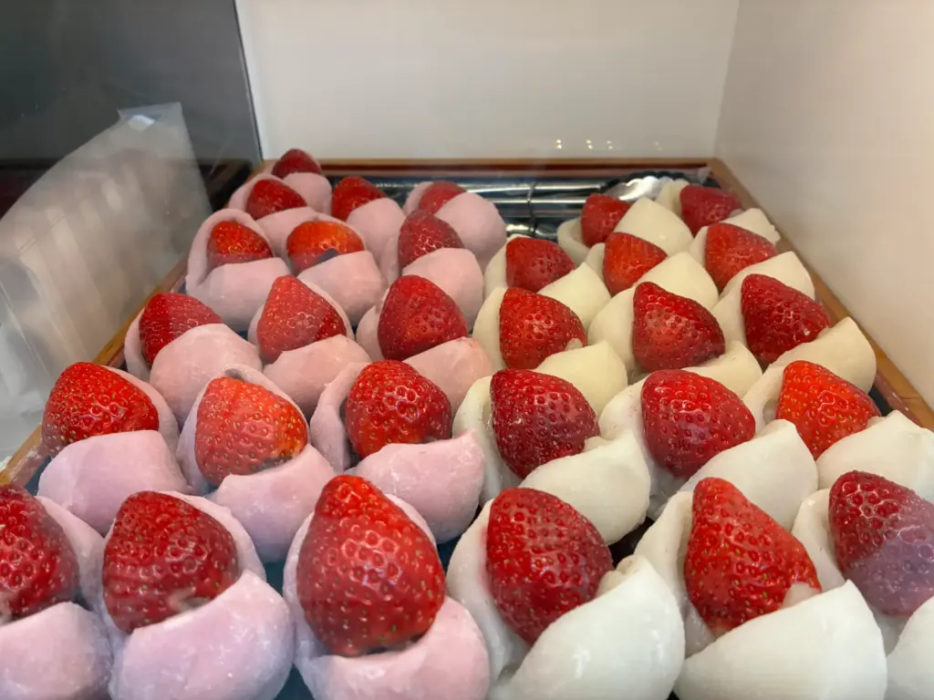 ベビーカステラ　高槻駅すぐ　いちご大福