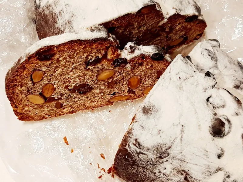 ベーカリーシナノ シュトレンのアップ写真