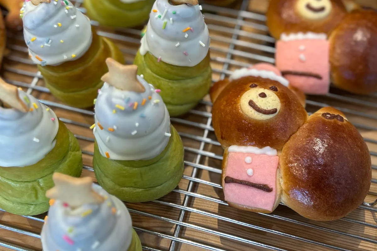 吹田市千里丘の「クローバーベーカリー」から、クリスマスを彩る品々をご紹介