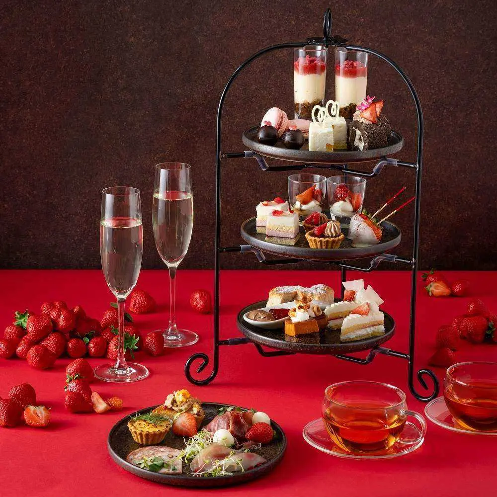 crossfdieldのいちごのアフタヌーンティー