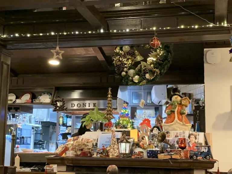 喫茶ドニエ　内観1